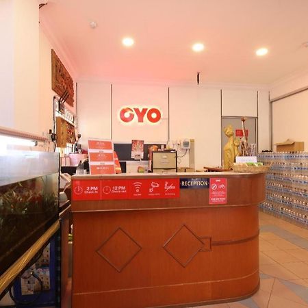 Oyo 1090 Hollitel Hotel Melaka Exterior foto