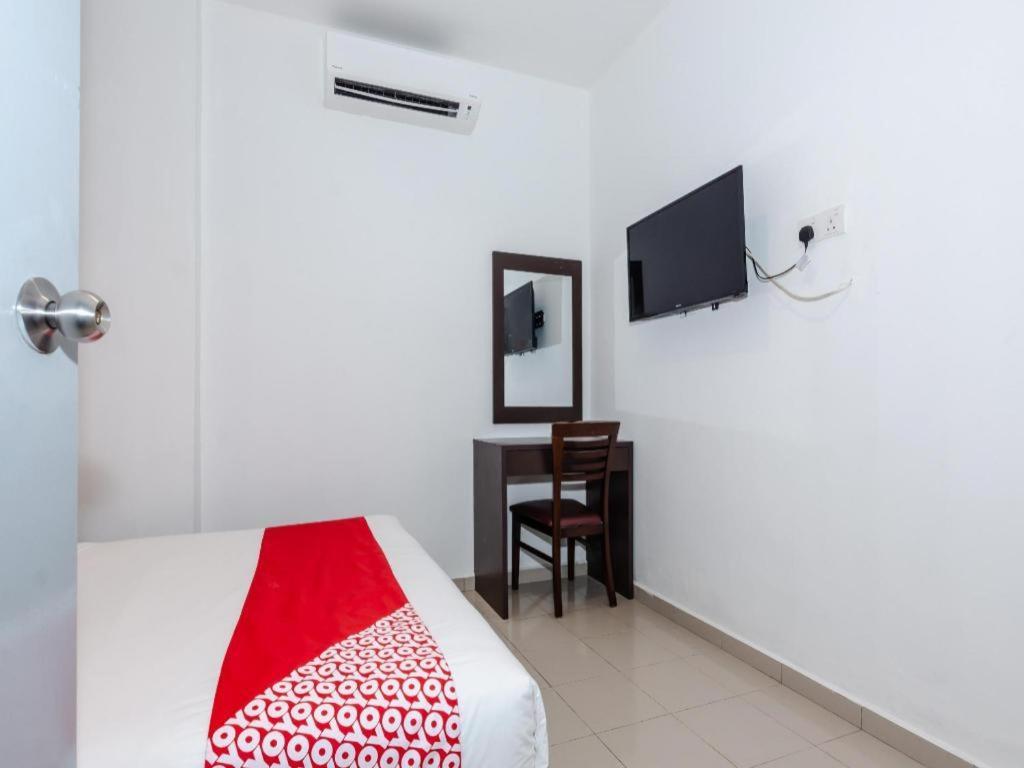 Oyo 1090 Hollitel Hotel Melaka Exterior foto