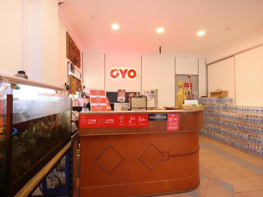 Oyo 1090 Hollitel Hotel Melaka Exterior foto