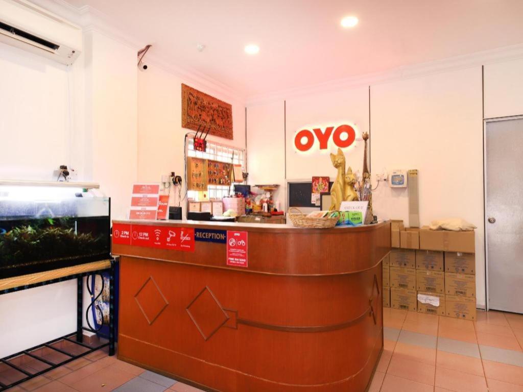 Oyo 1090 Hollitel Hotel Melaka Exterior foto