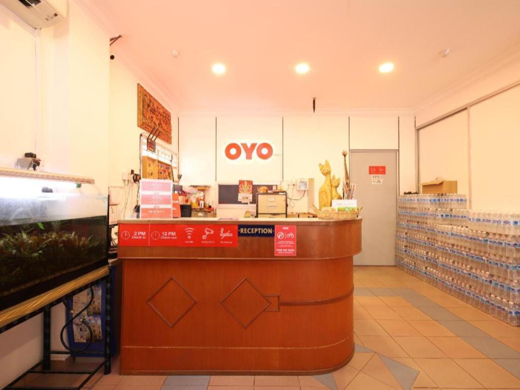 Oyo 1090 Hollitel Hotel Melaka Exterior foto